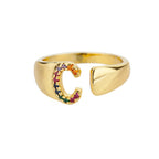 Anillo personalizado con inicial de arcoíris