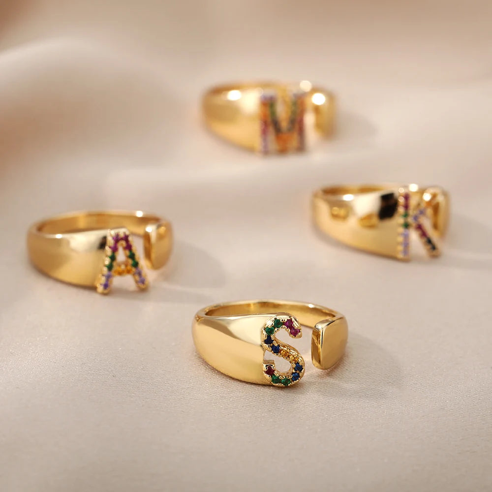 Anillo personalizado con inicial de arcoíris