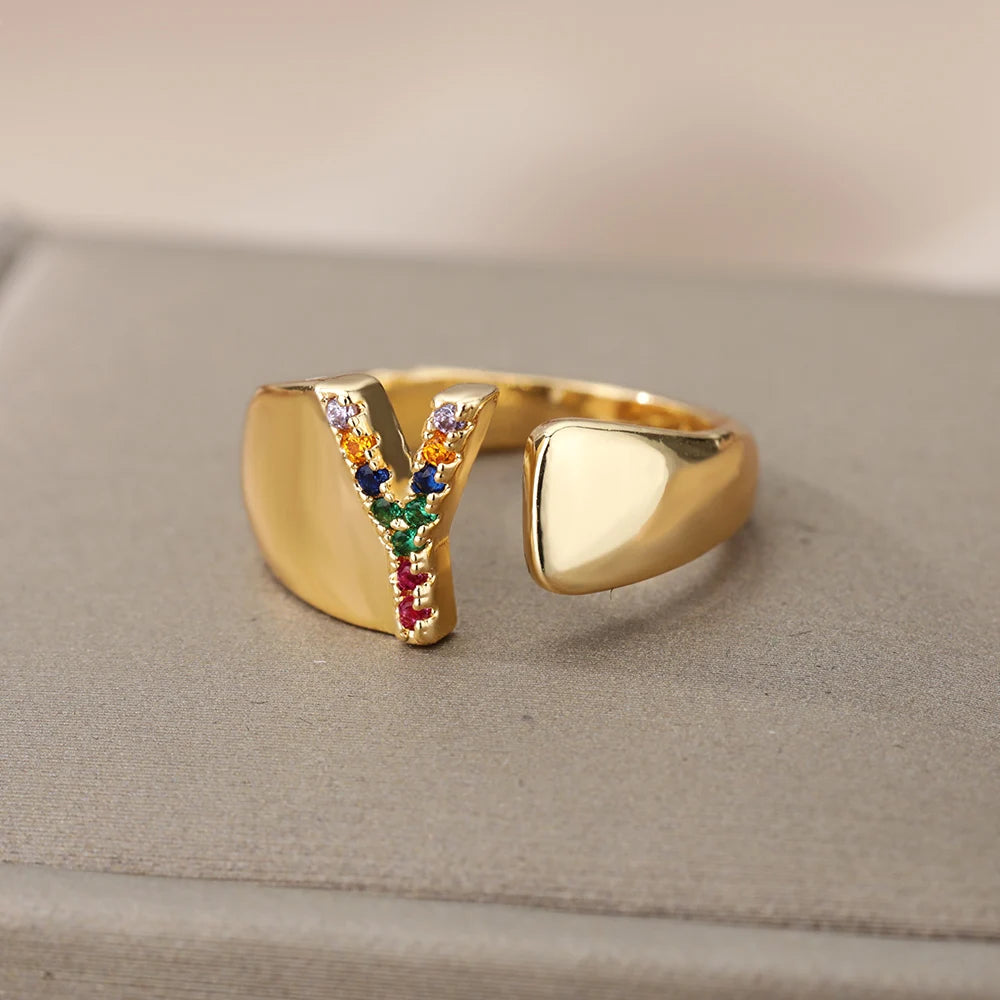 Anillo personalizado con inicial de arcoíris