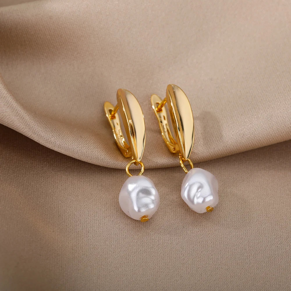Curved Pearl Earrings