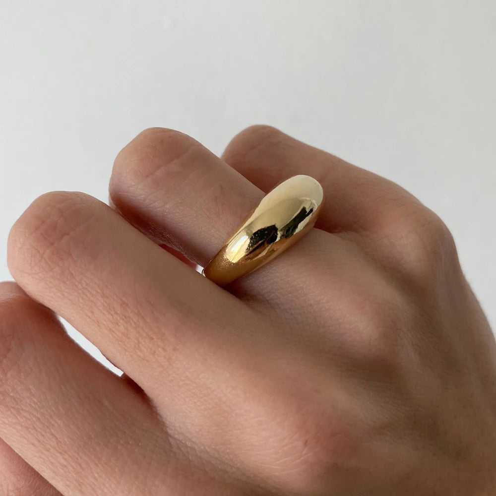 Anillo grueso en forma de cúpula