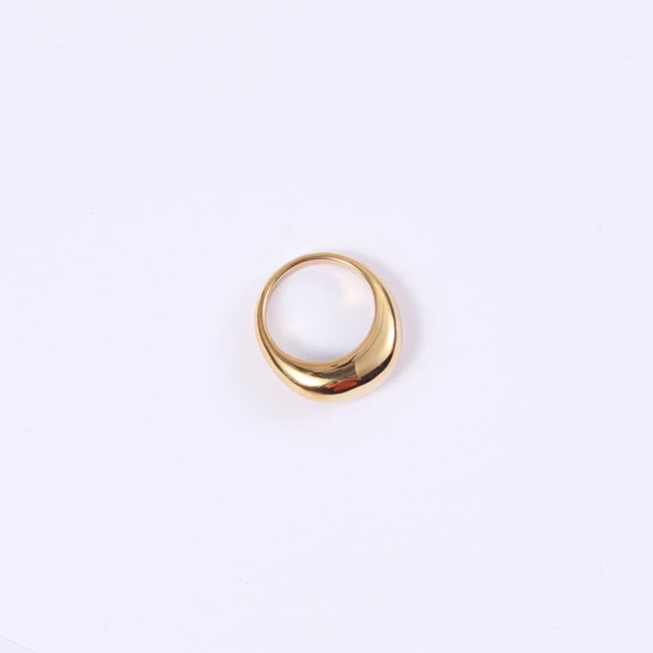 Anillo grueso en forma de cúpula