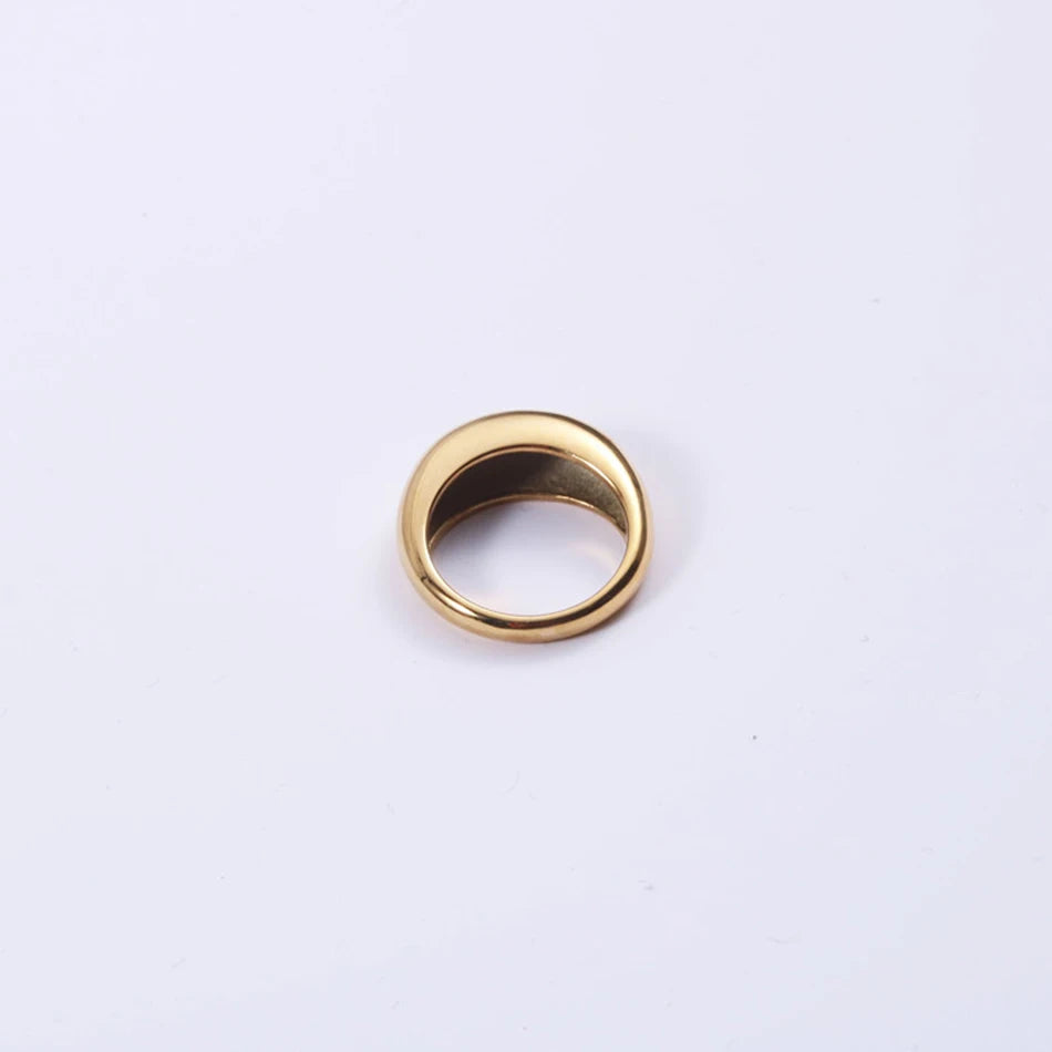 Anillo grueso en forma de cúpula