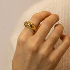 Anillo grueso en forma de cúpula