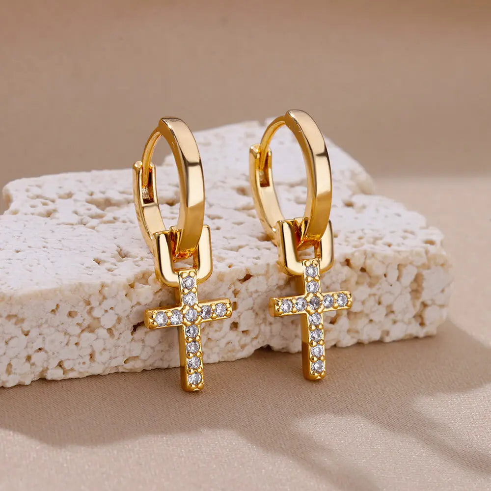 Pendientes Huggie con cruz de cristal