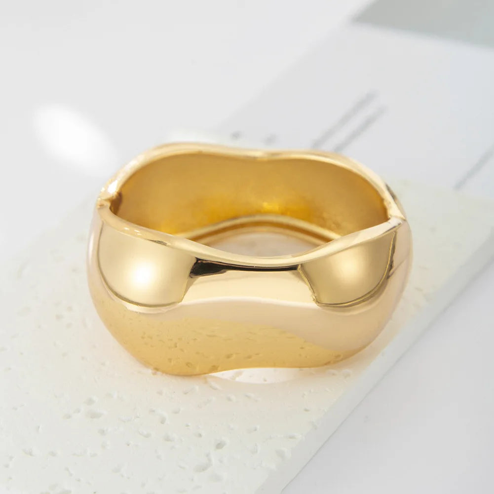 Contoured Oval Bangle