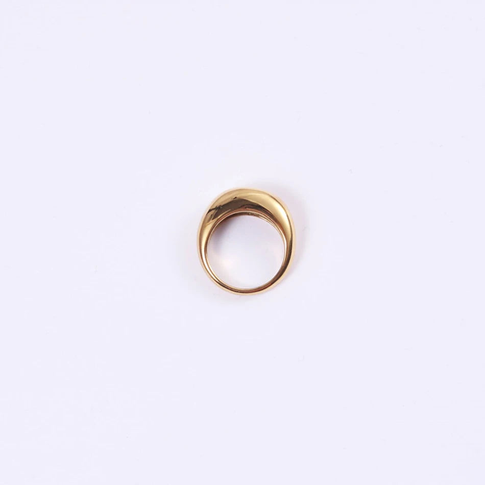 Anillo grueso en forma de cúpula