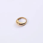 Anillo grueso en forma de cúpula