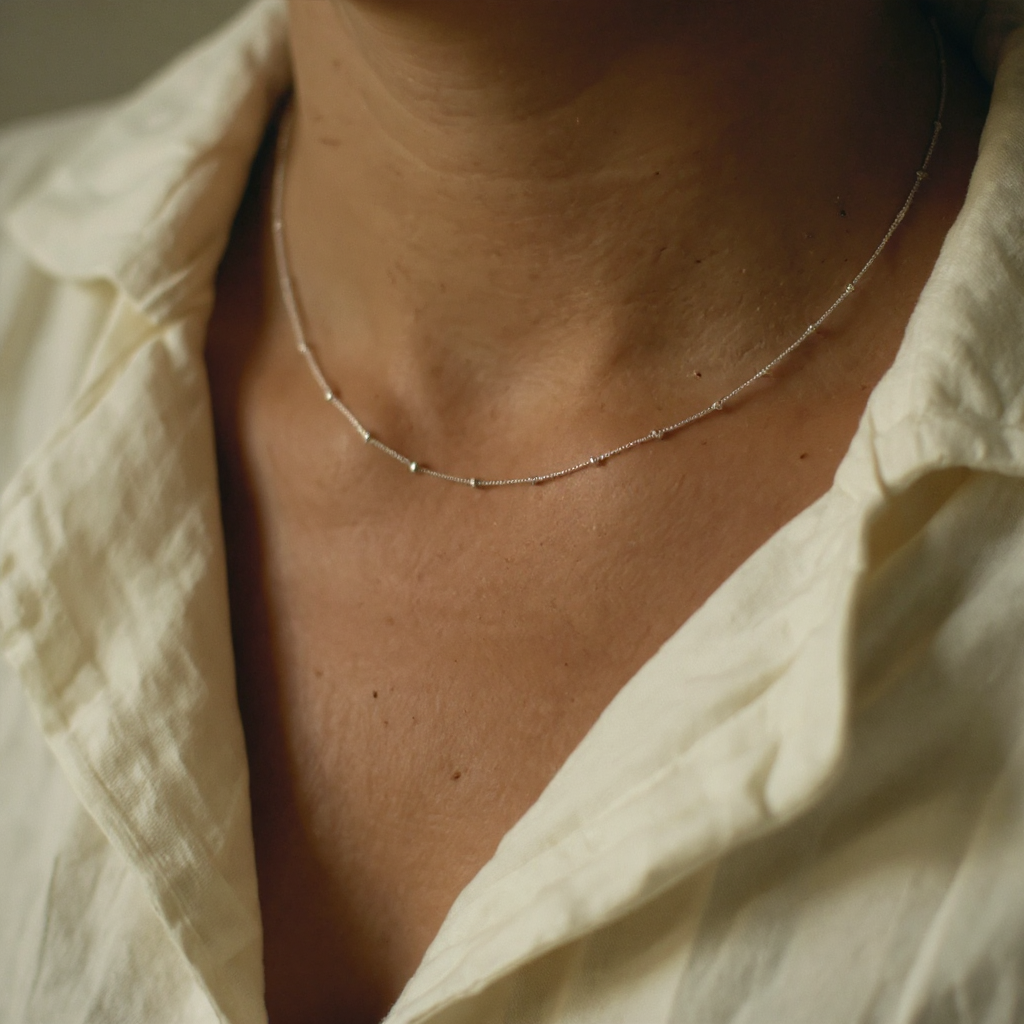 Collar delicado de cadena de cuentas