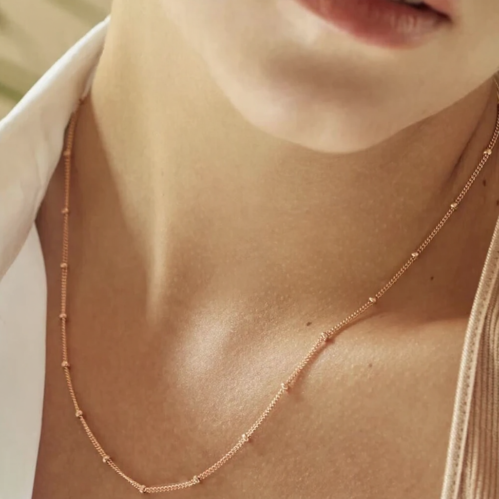 Collar delicado de cadena de cuentas